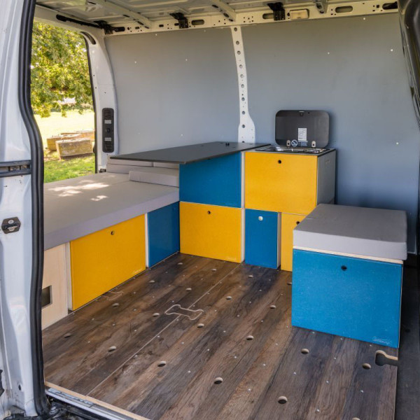 transforma&ccedil;&atilde;o furg&atilde;o remov&iacute;vel Iveco Daily Ve&iacute;culo comercial