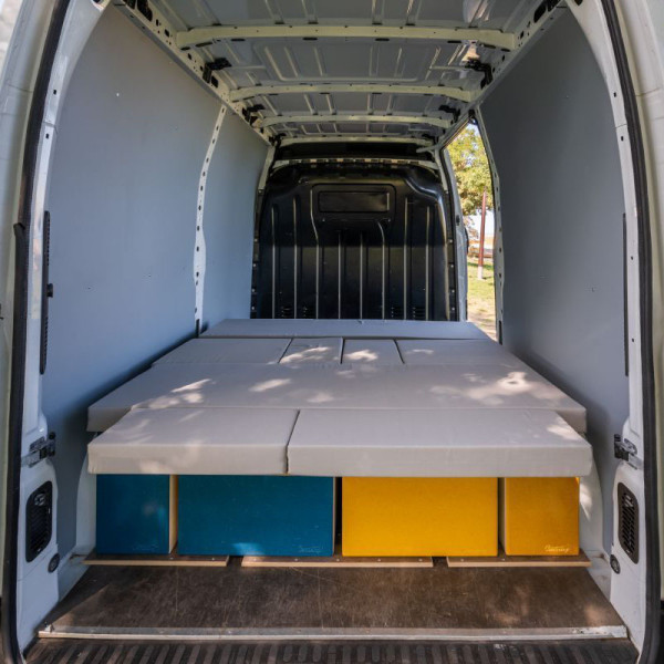 interior de furg&atilde;o camper Renault Master 2 Ve&iacute;culo comercial