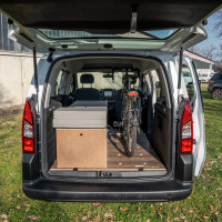 pequeno utilit&aacute;rio transformado Nissan Townstar Furgoneta