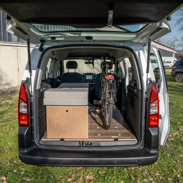 pequeno utilit&aacute;rio transformado Renault Express Furgoneta